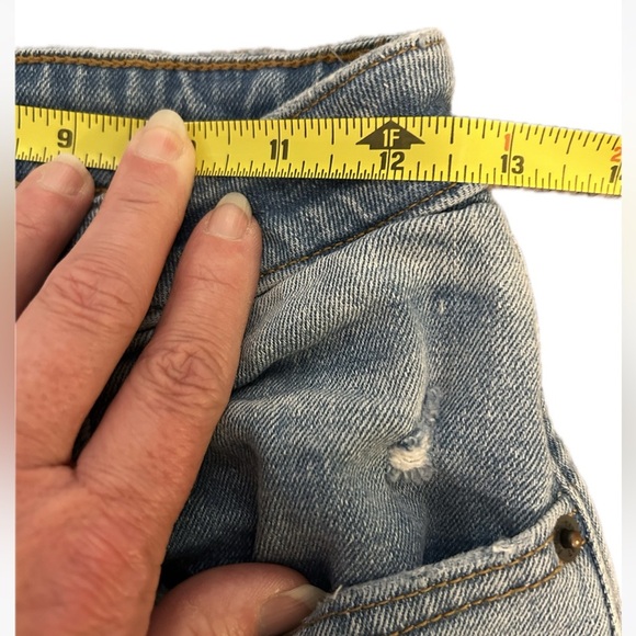 Abercrombie & Fitch Curve Love Mom Jeans Women's 24/0 High‎ Rise Blue Distressed - Picture 7 of 8